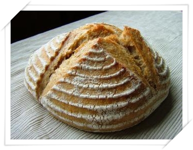カンパーニュ。貴重な北海道産ライ麦を使用。ライ麦の香りがヤミツキになります。
